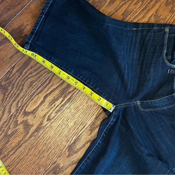 Banana Republic denim Bermuda shorts size 6/28 women’s. Like new! - Picture 5 of 6